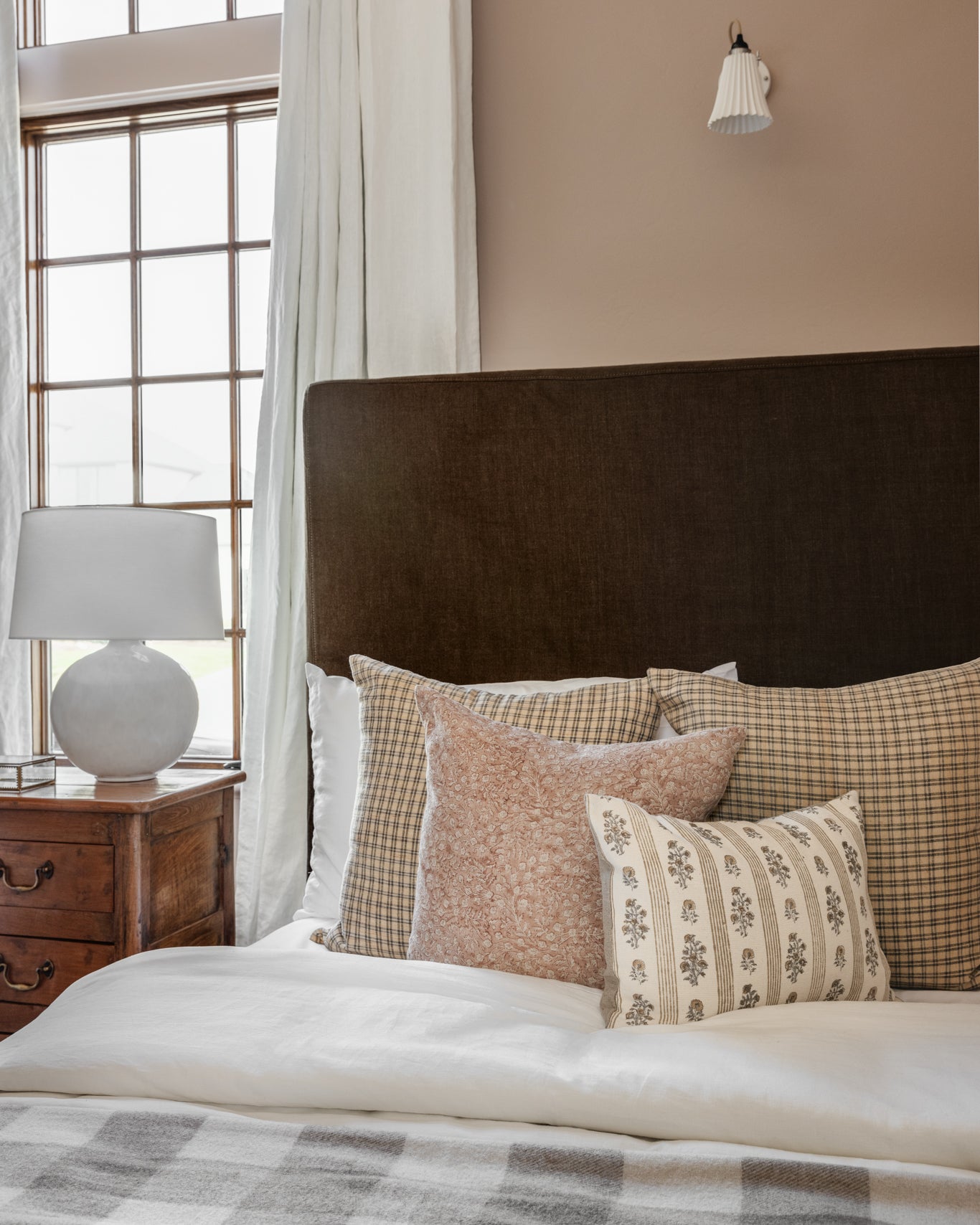 Basim Table Lamp